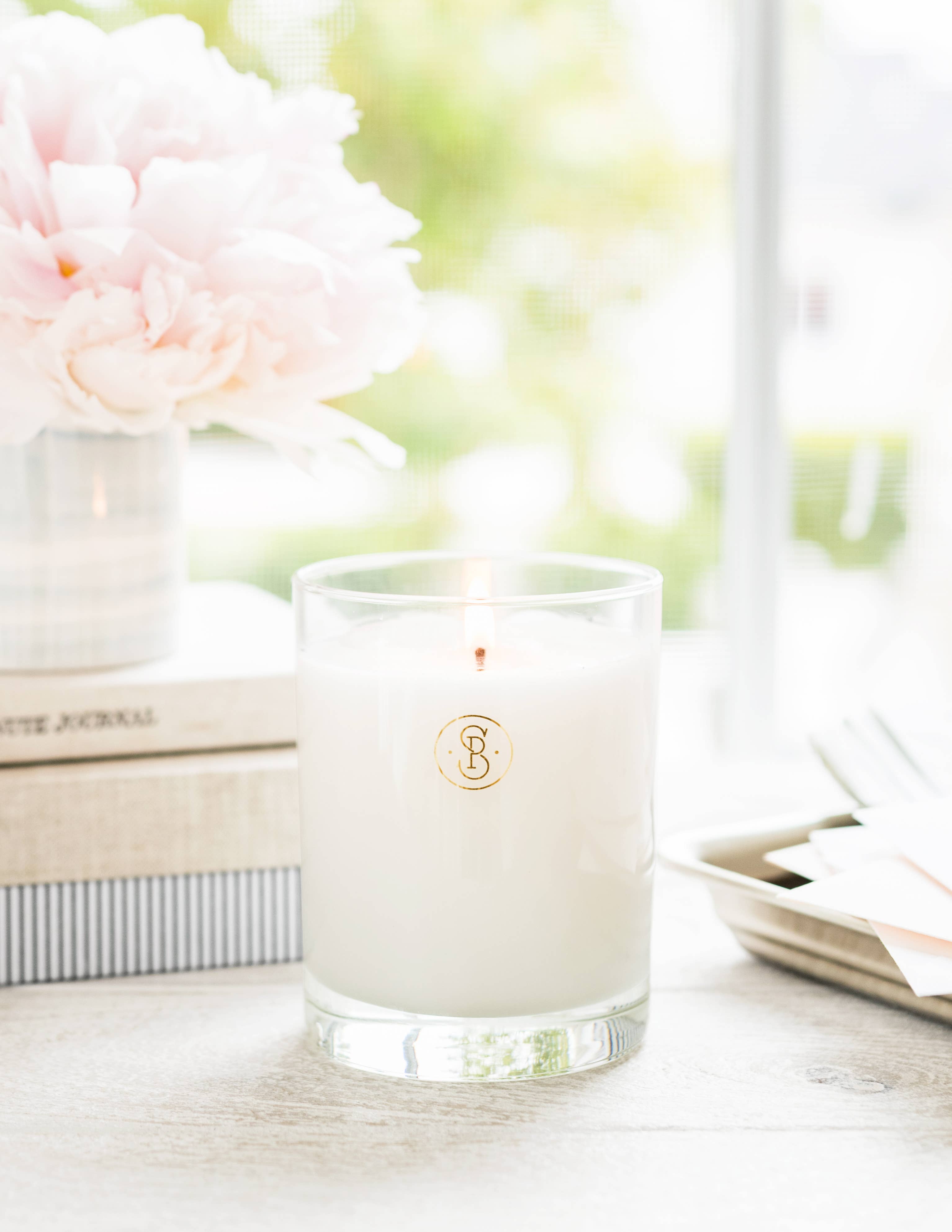Crisp White Linen Grapefruit & Geranium Candle - Southern Roots & Boots